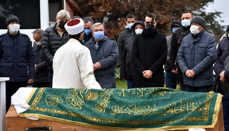 Cem Adrian'dan babasına son görev