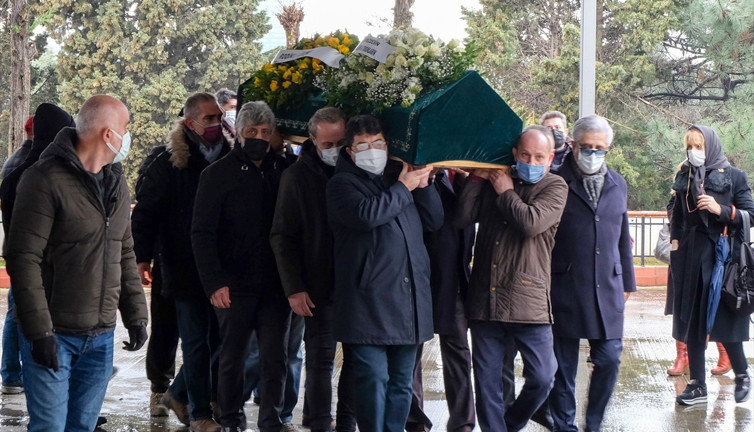 Nesrin Nas'ın annesi Şerife Peker toprağa verildi