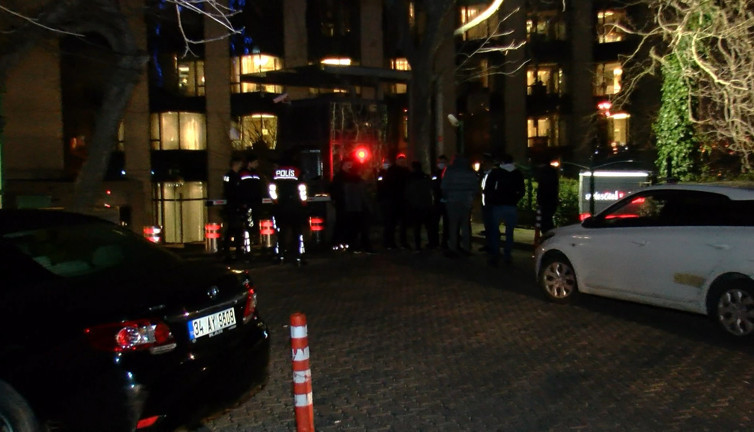 İş insanı lüks otelde intihara teşebbüs etti. Hayati tehlikesi sürüyor