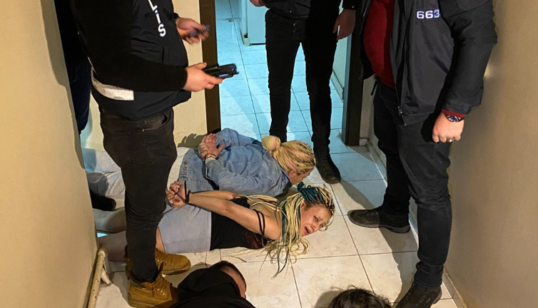 Çapkınları yakan çeteye 3 ilde şafak baskını. Polis 6 ay takip etti