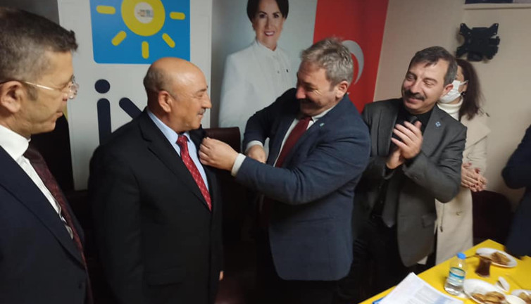 MHP'li başkan İYİ Parti'ye geçti