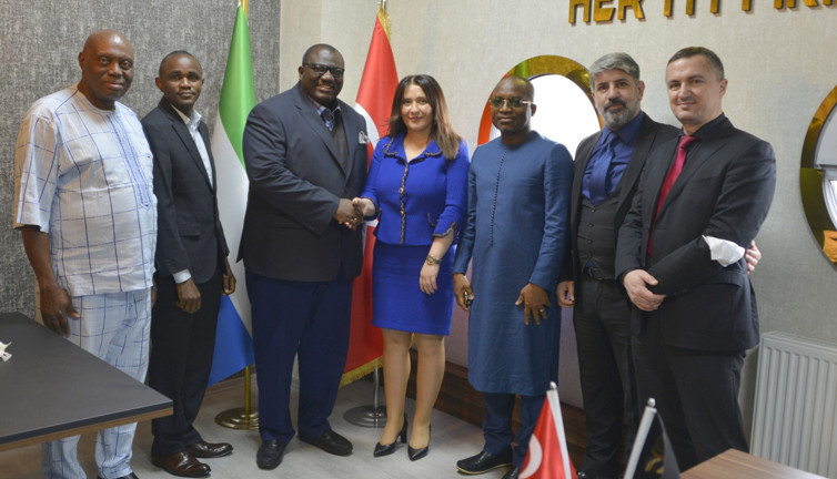 Türk iş kadını dünyanın en değerli altın ve pırlanta madenlerine sahip bankaya ortak oldu