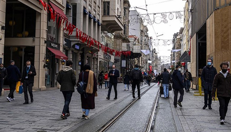 İstanbul İl Sağlık Müdürü ürküten tabloyu açıkladı. Üçüncü piki yaşıyoruz