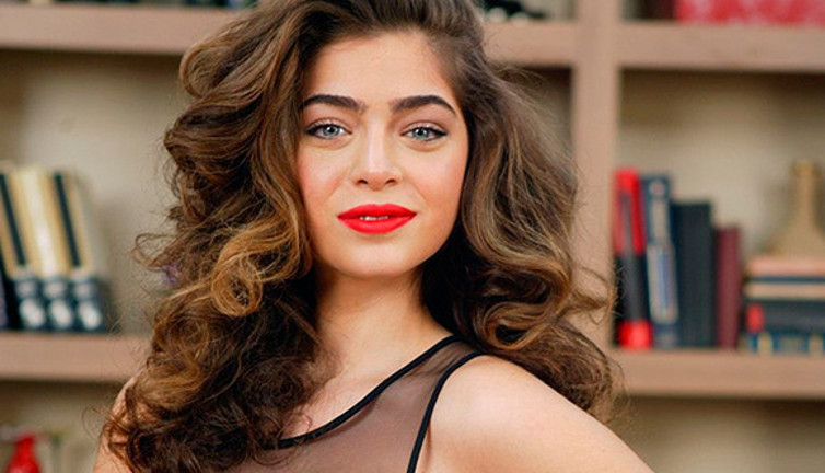 Survivor Öykü Çelik kimdir. Öykü Çelik kaç yaşında. Öykü Çelik elendi mi