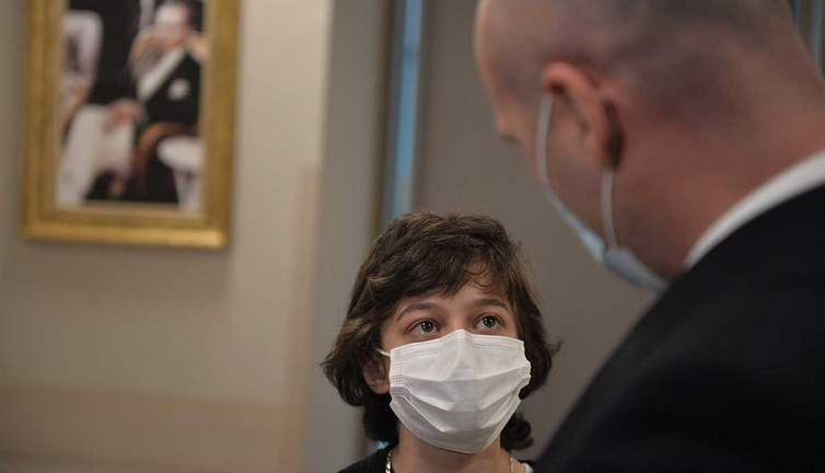 Tişörtü kaderini değiştirdi. Karşısında görünce gözyaşlarına boğuldu