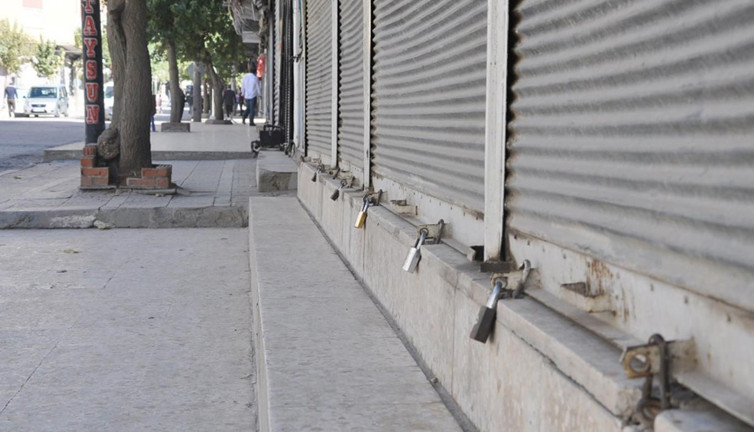 Bir yılda 125 bin esnaf iflas bayrağını çekti. Bakkal kafe lokanta berber