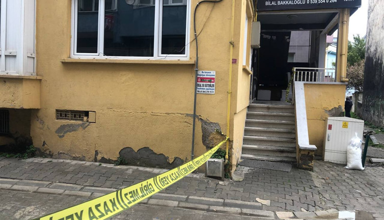 Telefon tamircisi dükkanında ölü bulundu