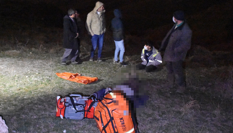 Ağaç kesmeye gittiği arazide ölü bulundu