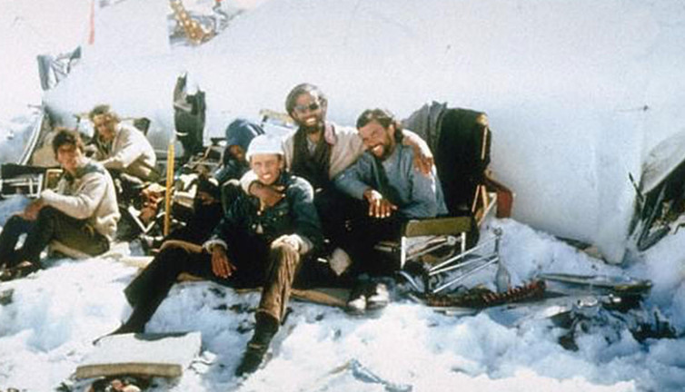 Arkadaşlarının cesetlerini sırtlarından başlayarak yediler. Bulunduklarında saç sakal birbirine karışmıştı