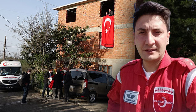 Ah yüzbaşım ah. Baba evine bayrak asıldı