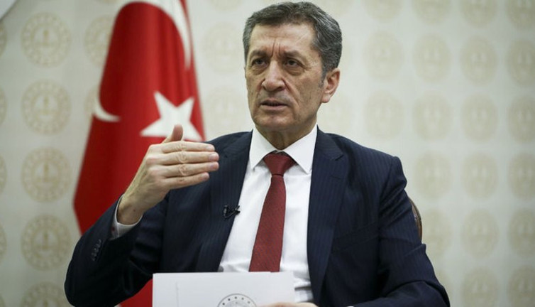 Milli Eğitim Bakanı Selçuk açıkladı. İki sınav ertelendi