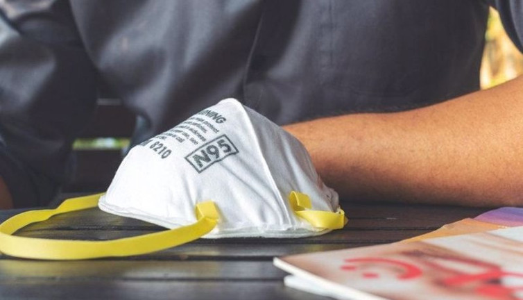 Hastanelere gönderilen maskelerde hayati tehlike. Hibe adı altında Devlet Malzeme Ofisi’ne veriliyor