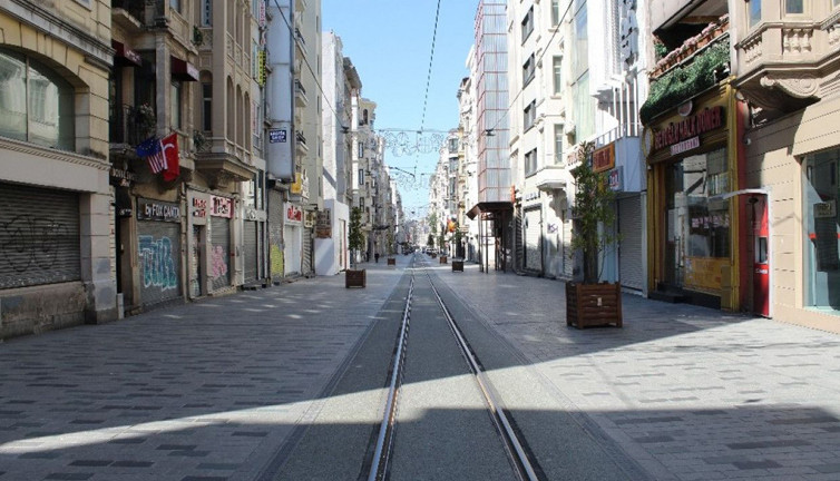 Sokağa çıkma yasağı hangi illerde var. Hafta sonu sokağa çıkma yasağında açık olan yerler