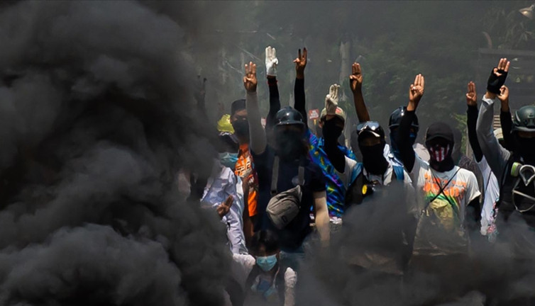 Myanmar'da ölen sivillerin sayısı 701'e çıktı