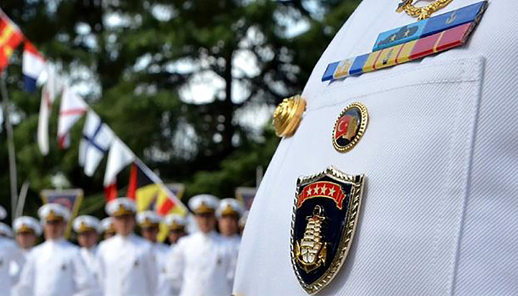 Cumhurbaşkanı Erdoğan’dan emekli amiraller için talimat. İktidara yakın Yeni Şafak Gazetesi duyurdu