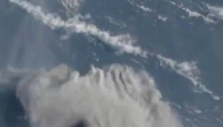 Yanardağdaki patlama uydudan görüntülendi