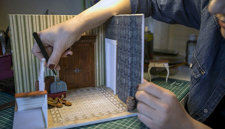 Hayallerindeki dünyayı mini olarak canlandırıyor