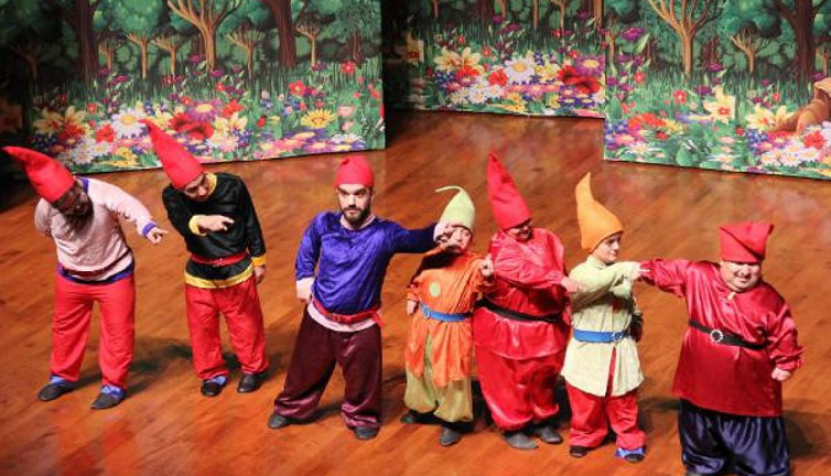 7 Cüceler'den kötü haber. Koronaya yenik düştü