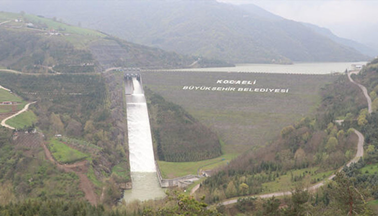 Kocaeli'deki Yuvacık Barajı'nda taşkın riskine karşı kapaklar açıldı