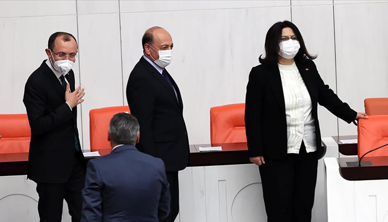 Yeni bakanlar yemin etti