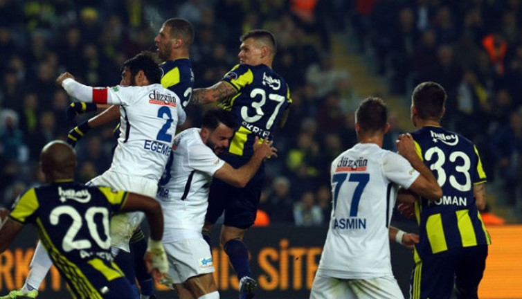 Üç futbolcu birden takımla yollarını ayırdı. Karşılıklı anlaşma sonuçlandı