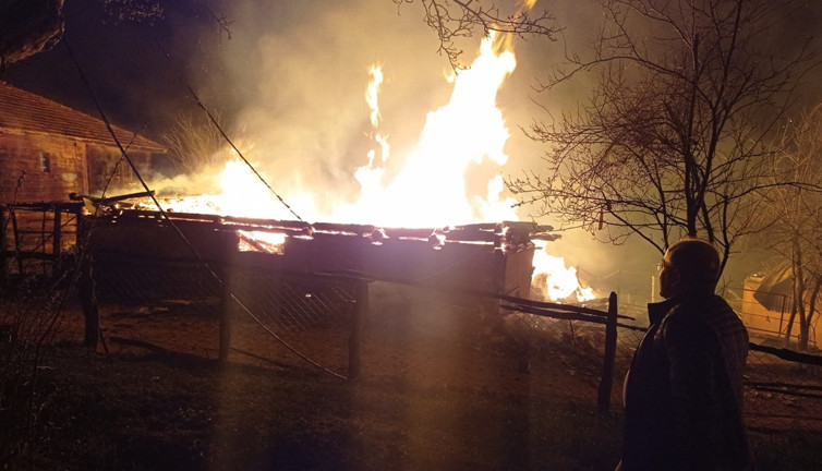 Dehşet anları bu evlerde yaşandı. 2 kişi yanarak can verdi