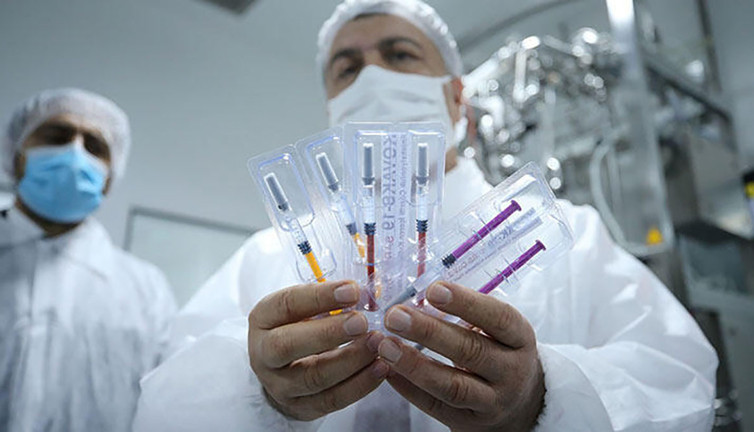 Sahi bizim Kayseri ile burun spreyi aşımız vardı ne oldu o iş. Hani Nisan Mayıs’ta yerli aşı yetişiyordu