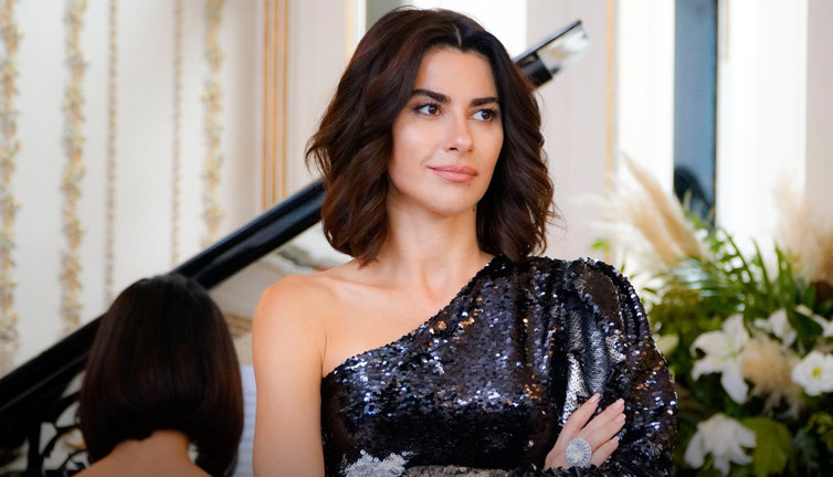 FOX TV'nin reyting rekortmeni dizisi Yasak Elma'da ayrılığı büyük kavga getirmiş. Yaşananların perde arkası ortaya çıktı