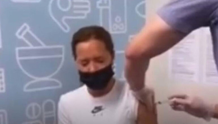 Ebru Şallı’nın nasıl aşı olduğu ortaya çıktı. Daha aşı sırası gelmemişti