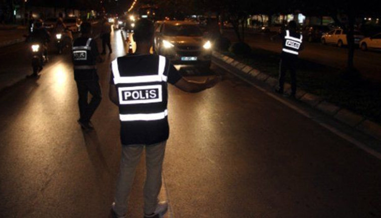 Denetimlere katılmamak için özel düzenek kurdu. Polisleri bile şaşkına çevirdi