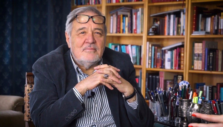 Profesör İlber Ortaylı’nın 20’li yaşlardaki çapkın bakışı dillere düştü. Kendisi bizzat paylaştı