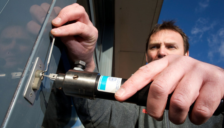 Aman dikkat 7 Mayıs'ta sokakta kalabilirsiniz. Çilingirler kapısına kilit vuracak