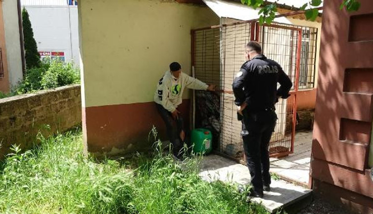 Kısıtlamayı ihlal etti. Kaçarken bacağını kırdı