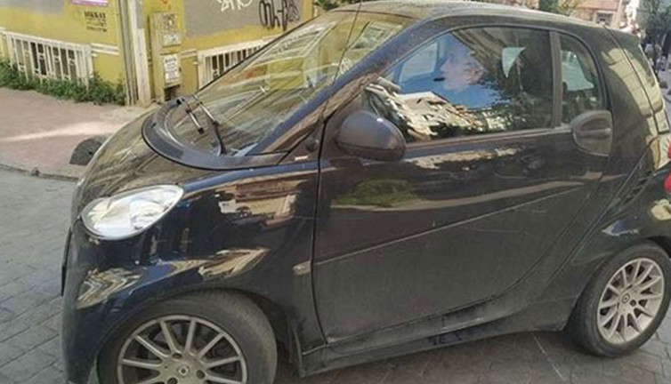 Ödül canavarı yönetmenin arabası şok etti. Başkası olsa trilyonluk lüks araba alırdı