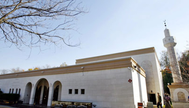 ABD'de caminin güvenlik görevlisine çirkin saldırı