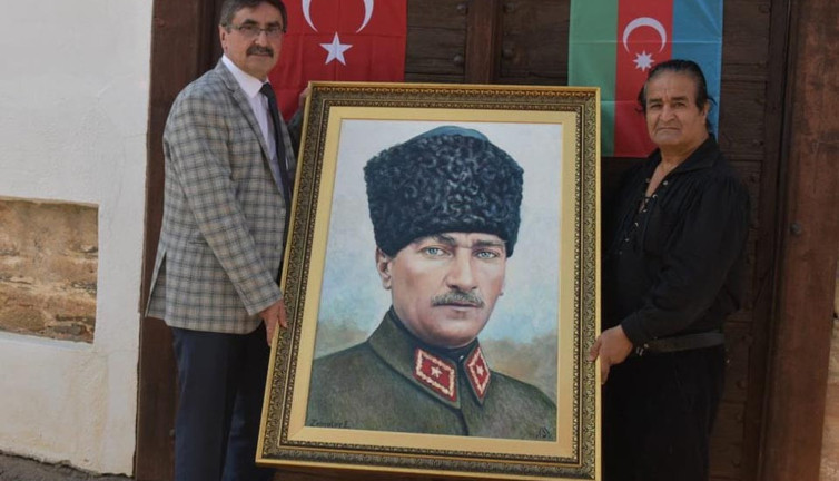 Ünlü ressam korona virüsten hayatını kaybetti! İlçeyi yasa boğdu