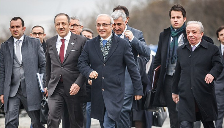 İktidarın gözde müteahhitlerine tam 842 milyon liralık dev ihale! Esnafın, çiftçinin, işsizin muhtaç olduğu kaynak onların kasasına akacak