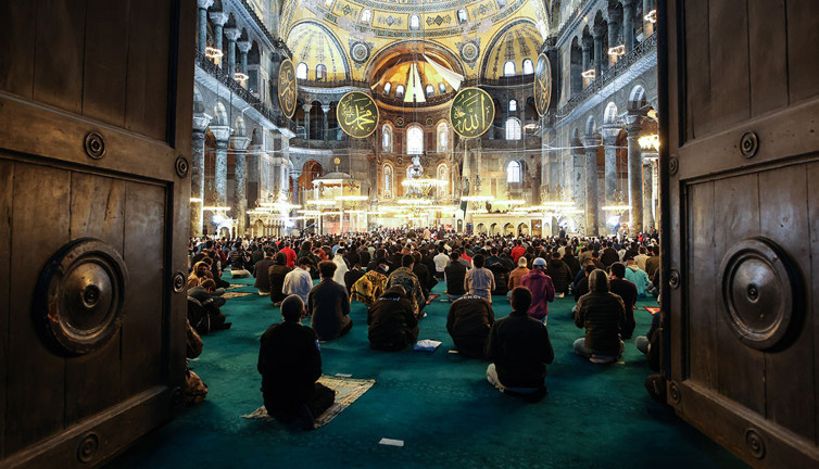 Ayasofya’da 87 yıl sonra ilk bayramı namazı kılındı