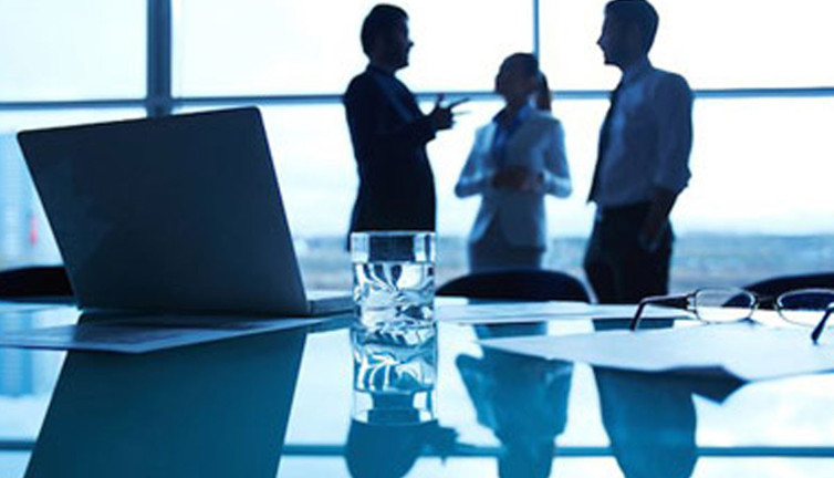 Ayağa kalkmadı cezası. Buram buram kibir kokan ceza