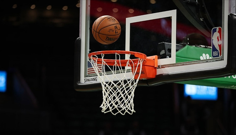 Lakers'ın play-off umudu son maça kaldı