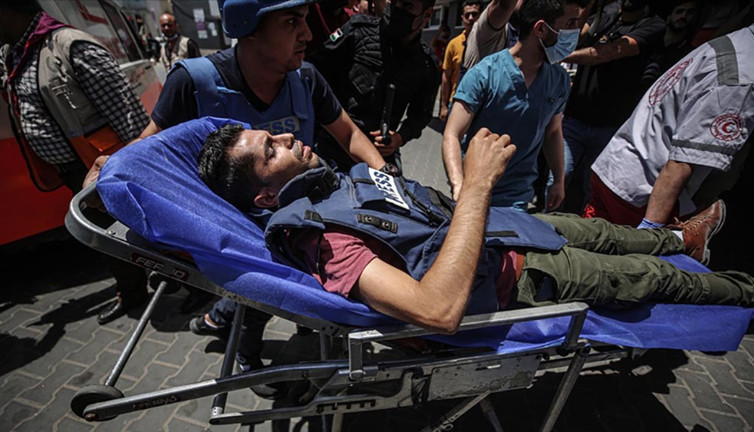 Anadolu Ajansı kameramanı Muhammed Dahlan İsrail saldırısında yaralandı