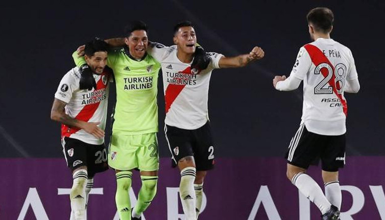 Dünya futbol tarihine geçecek bir maç! 20 futbolcu korona olunca, orta saha oyuncusu kaleye geçti