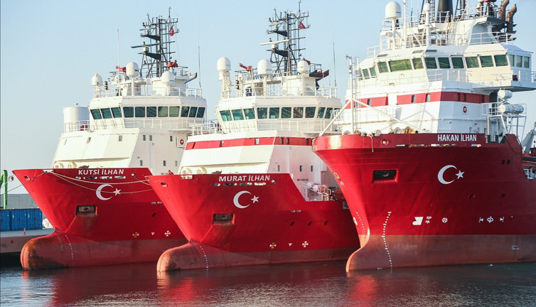 Türkiye'de 3 gemiye isimleri verildi. Vefa böyle bir şey. Bunu kim düşündüyse Allah razı olsun