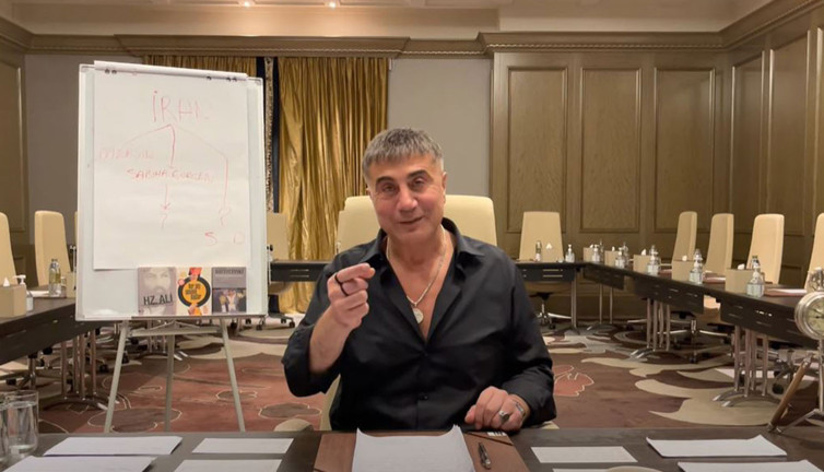 Tahtada yazanlar neyi işaret ediyor