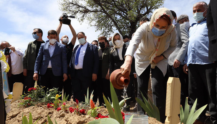 Akşener’den Şimşek’in kabrine ziyaret