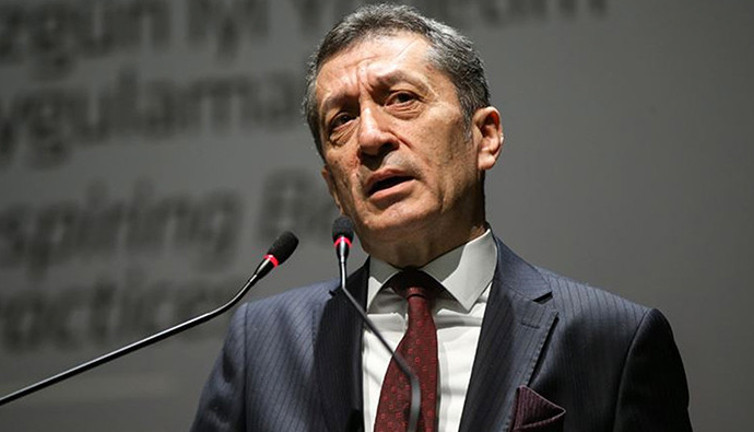 Cumhurbaşkanlığı'nda görevli Prof. Dr. Ömer Özyılmaz, Milli Eğitim Bakanı Ziya Selçuk’u 'beceriksizlikle' suçladı