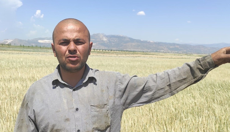 Burdur'da çiftçi ile paraşütçünün diyaloğu herkesi güldürdü