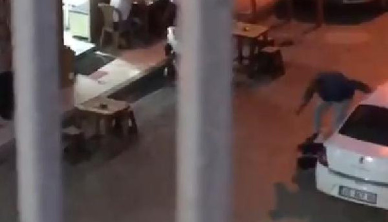 Eski eşini sokak ortasında tekme tokat dövdü
