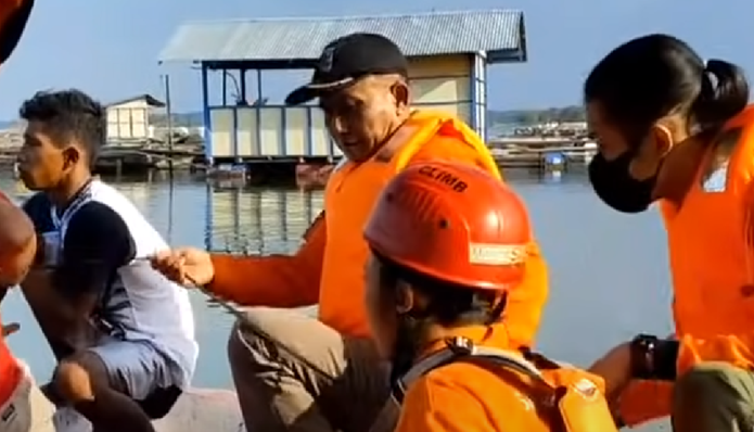 Fotoğraf çekmek isteyen aile paramparça oldu