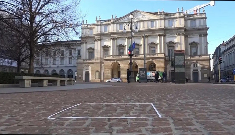 ‘Görünmez heykel’ 157 bin liraya satıldı. Murat Ülker ‘Boş çerçeve’ye 125 bin dolar ödemişti